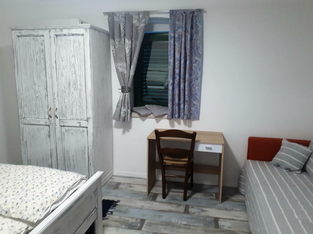 Kaštelir Apartment Terra Rossa מראה חיצוני תמונה