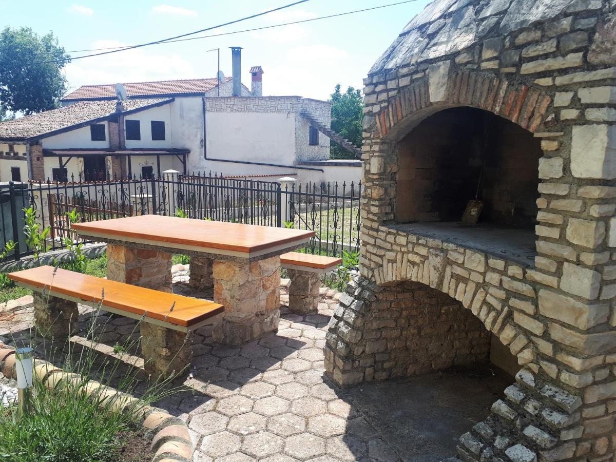 Kaštelir Apartment Terra Rossa מראה חיצוני תמונה