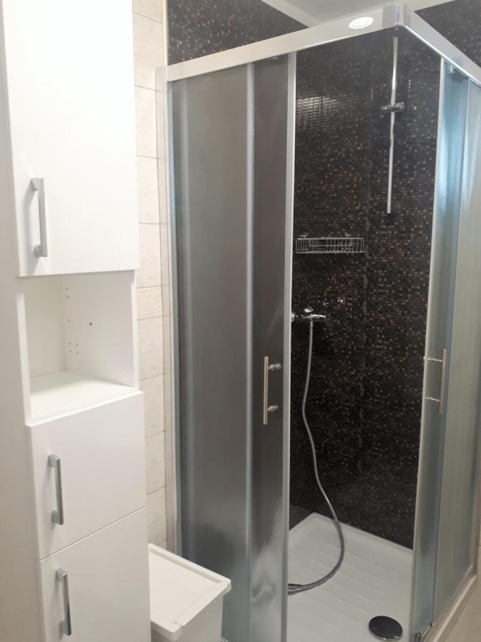 Kaštelir Apartment Terra Rossa מראה חיצוני תמונה